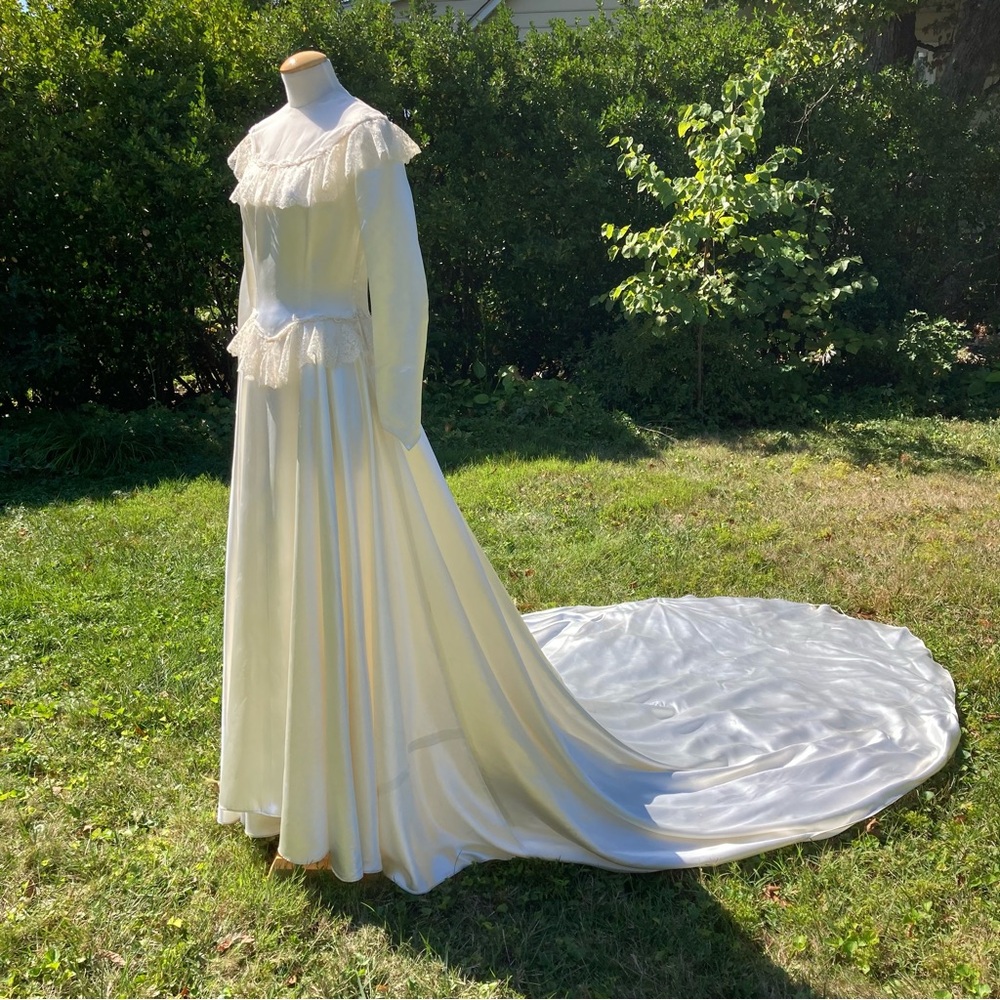 1949 Liquid Satin Candlelight white cream wedding gown xs wounded bird